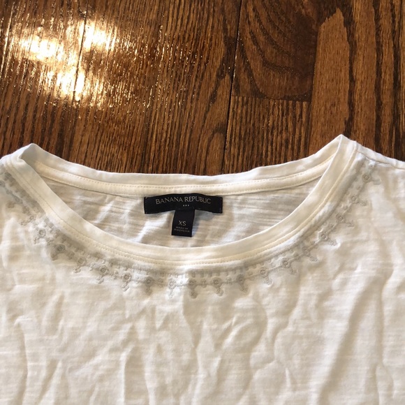 Banana Republic long sleeve tee with buttons - Picture 3 of 5